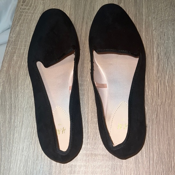 H&M Black Flat Shoes - Size 7